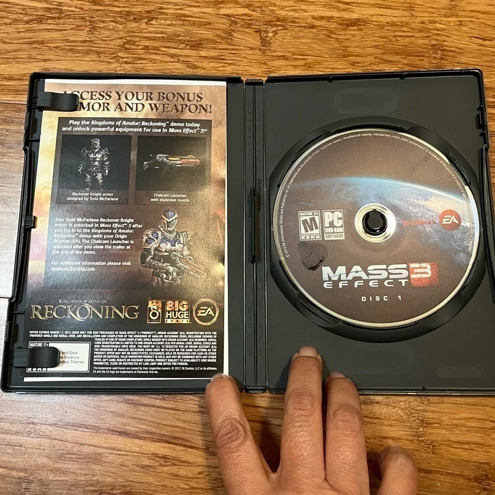Mass Effect 3 PC game 2 DVD set w/ instruction booklet and case